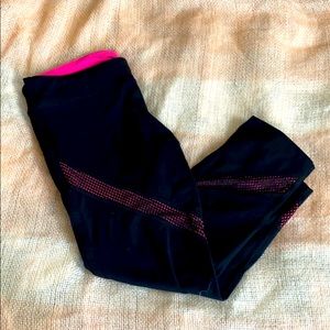 Lorna Jane Cropped Athletic Leggings
